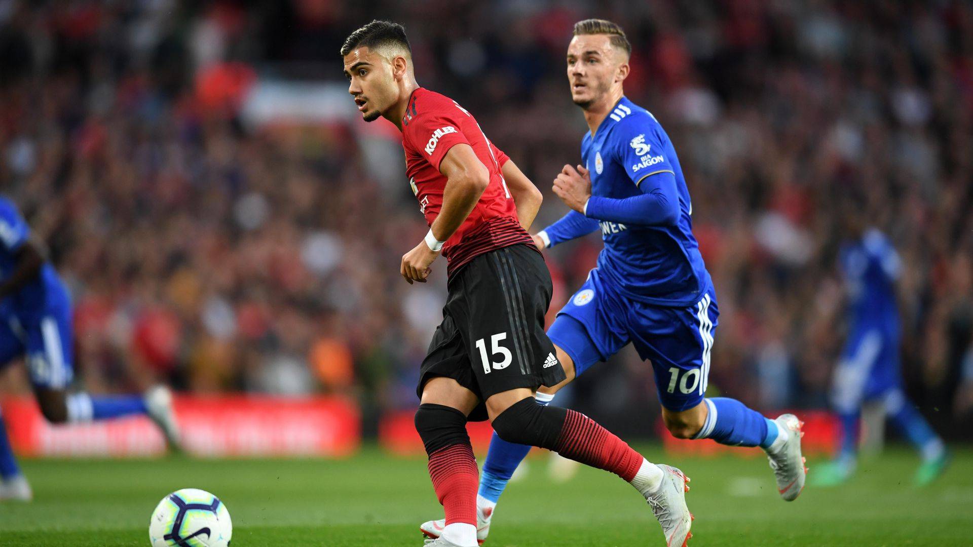 包含摩纳哥主场艰难战平亚特兰大，争夺出线权的词条